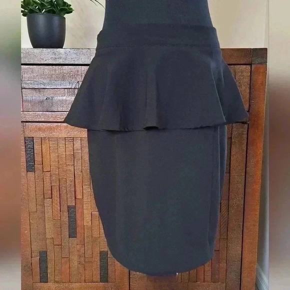 ❤️ Dynamite Black Skirt with Ruffle Size  Small - Picture 7 of 10